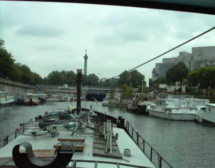 Paris mit dem Schiff - immer wieder einmal.