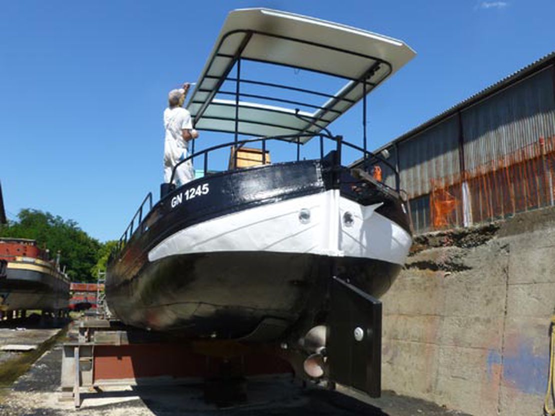 ... und bis auf's letzte Tüpfelchen innen und aussen neu bemalt.